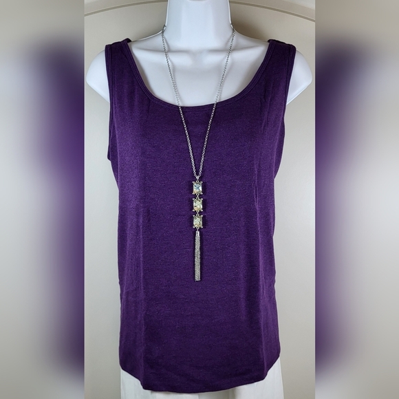 CATO Light Green Hidden Flower Necklace and Matching Earrings / Pierced - Picture 4 of 8